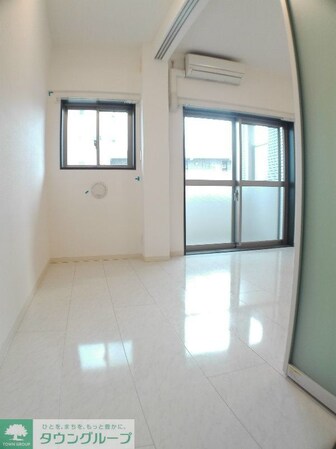 アン・ボルヌの物件内観写真